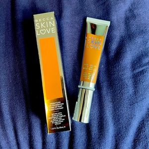 BECCA SKINLOVE weightless blur foundation in MAPLE